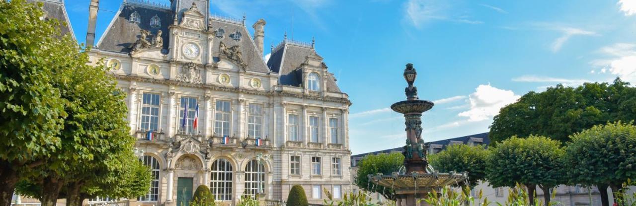 LIMOGES centre,,,commerces à pied,,, joli appart dans résidence avec ascenseur ,,,,belle vue sur jardin,, ! Extérieur photo